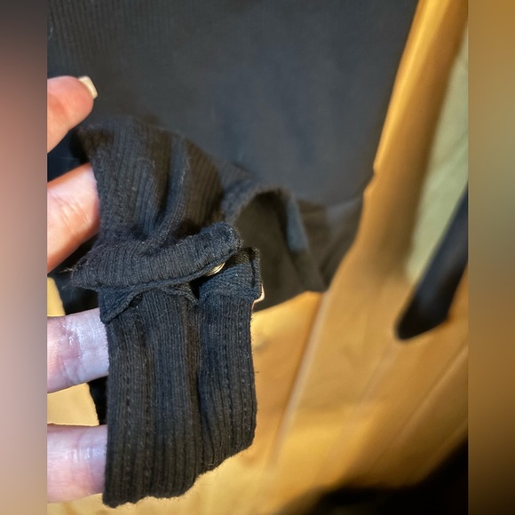 NWT Lulus Women’s Black V-Neck Long Sleeve Bodysuit with Cutout in Back - Picture 4 of 6